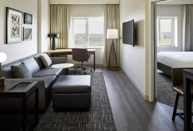 سوئیت با تخت بزرگ, Residence Inn By Marriott Montreal Airport