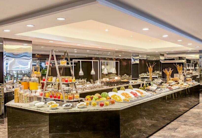 חדר קלאב עם מיטת קינג, Sheraton Grand Panama