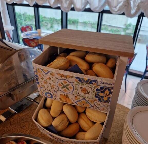 اتاق استاندارد سه تخته با بالکن, Soleblu