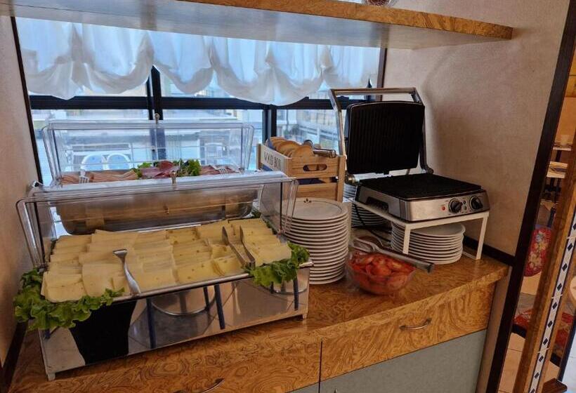 اتاق استاندارد چهارنفره با بالکن, Soleblu