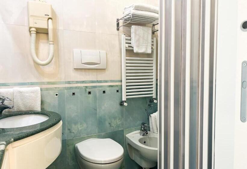 اتاق استاندارد چهارنفره با بالکن, Soleblu