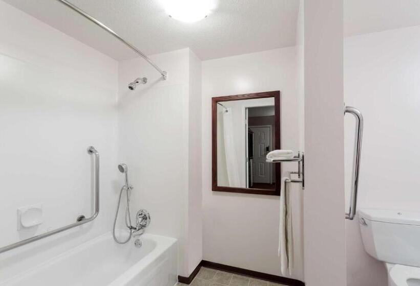 适合残疾人使用的标准间, Super 8 By Wyndham Lake Country/winfield Area