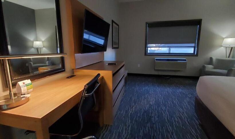 Mozgáskorlátozott Suite, Wingate By Wyndham Lethbridge