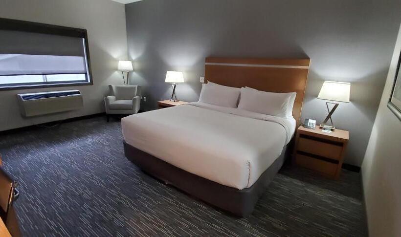 Mozgáskorlátozott Suite, Wingate By Wyndham Lethbridge