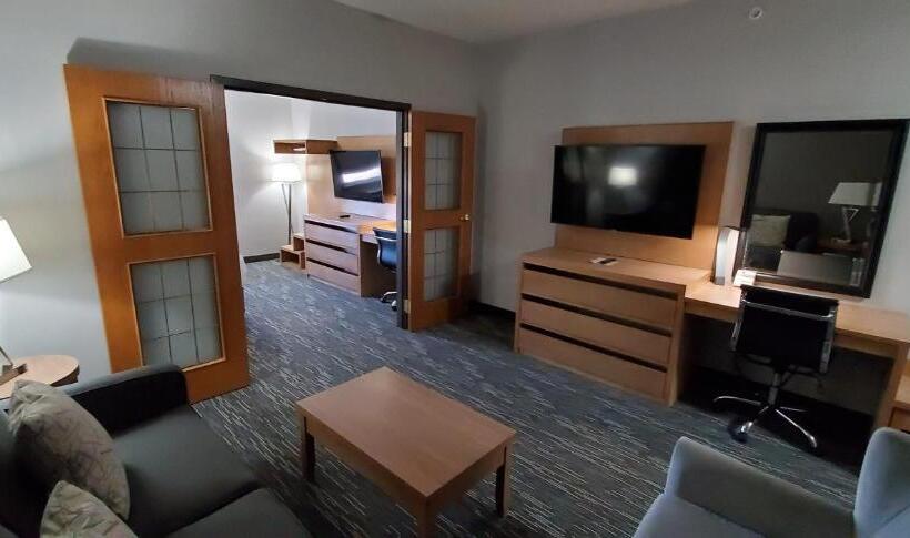 Suite King Size Bed, Wingate By Wyndham Lethbridge