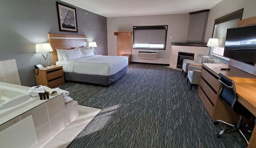 Deluxe Suite, Wingate By Wyndham Lethbridge