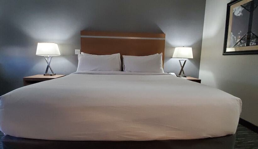 Mozgáskorlátozott Suite, Wingate By Wyndham Lethbridge