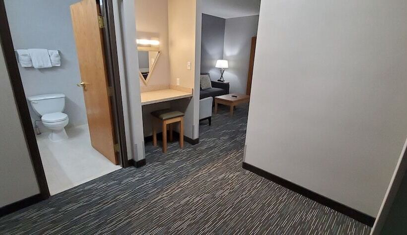 Superior Suite, Wingate By Wyndham Lethbridge