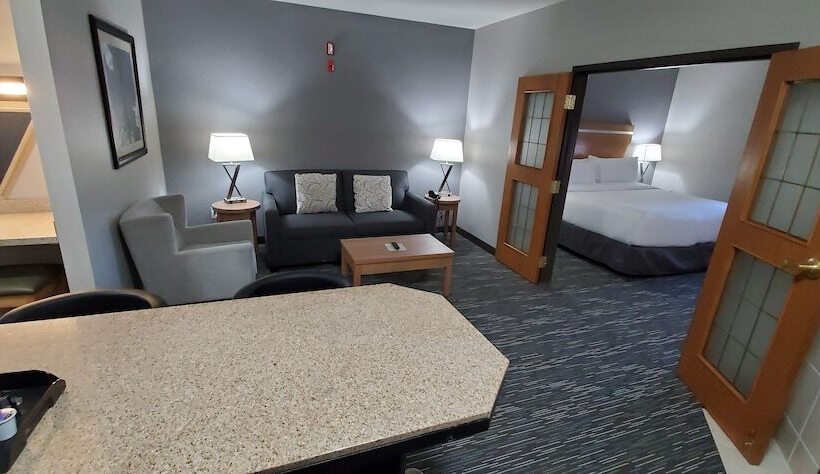 Superior Suite, Wingate By Wyndham Lethbridge