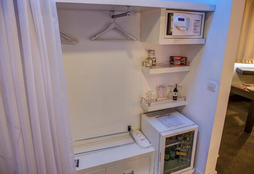 Camera Deluxe, Beyond