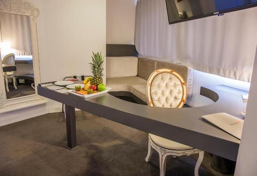 Camera Deluxe, Beyond