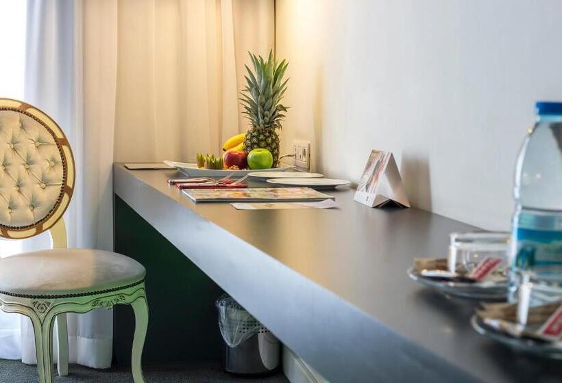 Camera Standard, Beyond