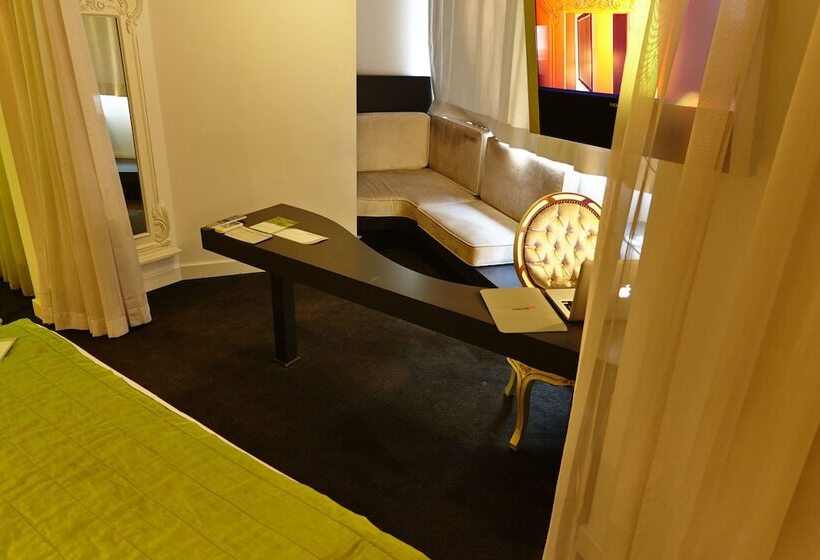 Camera Deluxe, Beyond