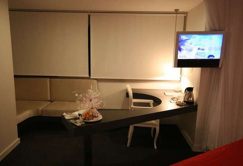 Camera Deluxe, Beyond