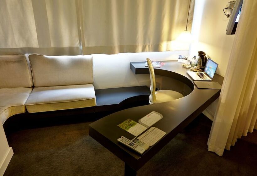 Camera Deluxe, Beyond