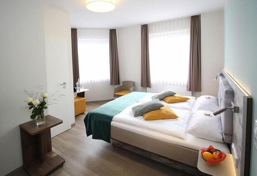 غرفة قياسية ثلاثية, City