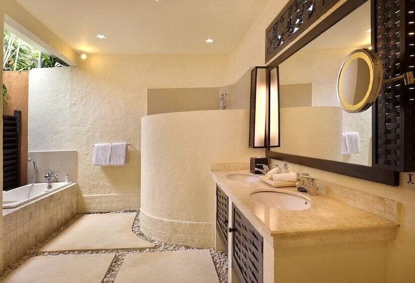 فيلا 3 غرف نوم مزودة بحمام سباحة, Impiana Private Villas Seminyak