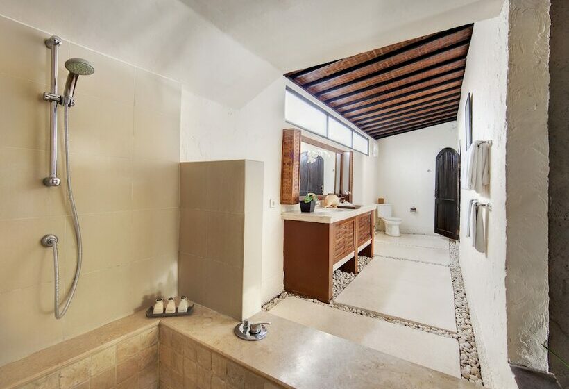 Вилла 3 Спальни с Бассейном, Impiana Private Villas Seminyak