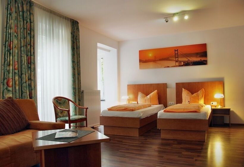 חדר סטנדרט, Monopol