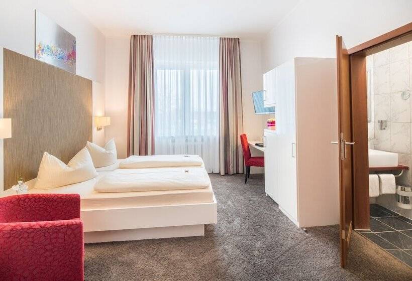 חדר קומפורט לשלושה, Monopol