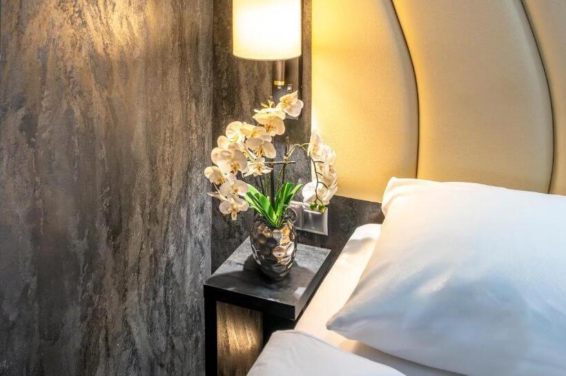 스탠다드 트리플 룸, Plaza Inn Mühldorf