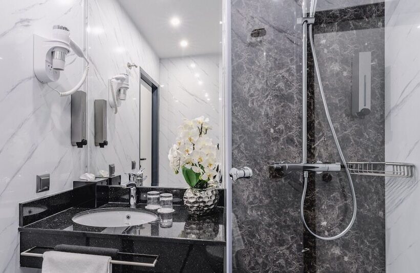 스탠다드 트리플 룸, Plaza Inn Mühldorf