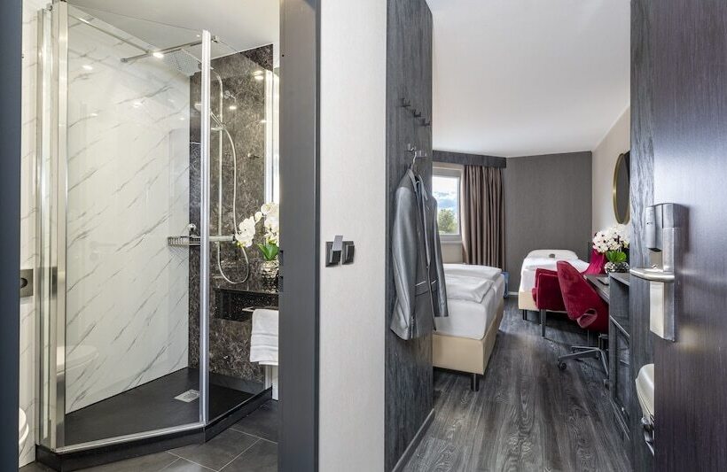 스탠다드 트리플 룸, Plaza Inn Mühldorf