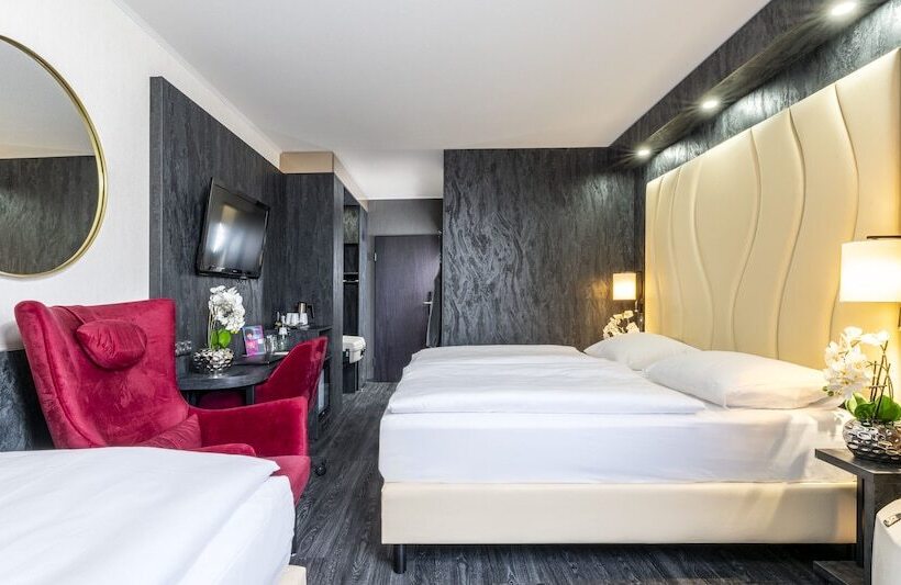 스탠다드 트리플 룸, Plaza Inn Mühldorf