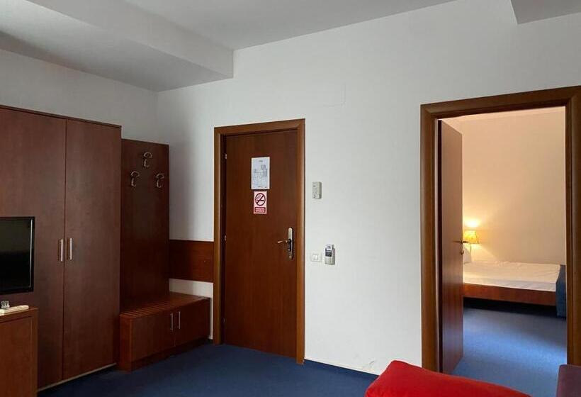 Suite with Terrace, Samaa