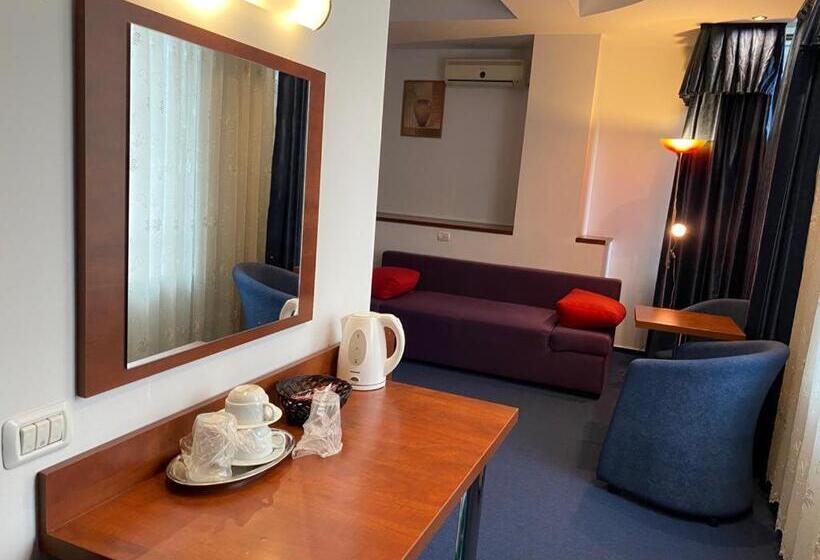 Suite with Terrace, Samaa