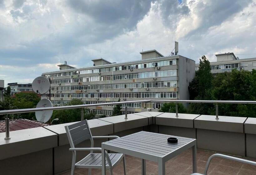 Suite with Terrace, Samaa