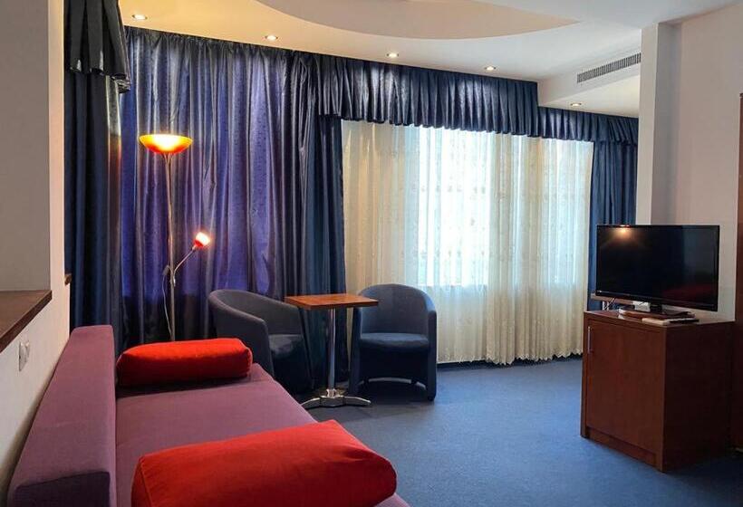 Suite with Terrace, Samaa