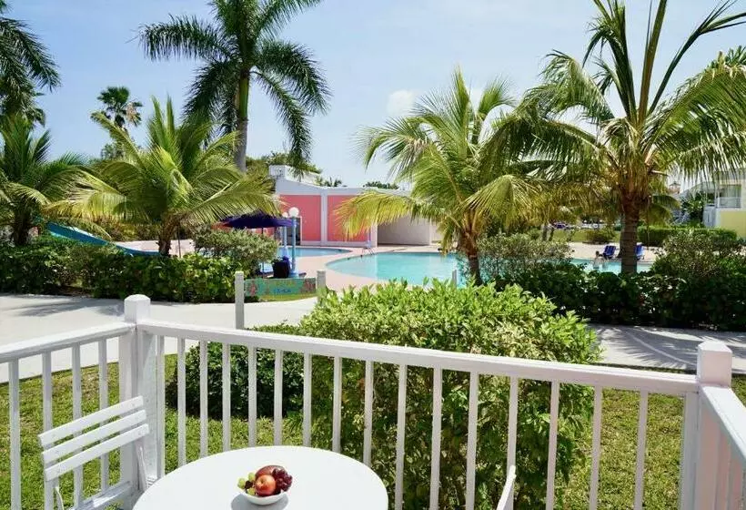 استودیوی استاندارد, Sandyport Beach Resort