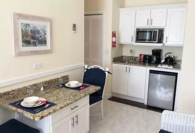 استودیوی استاندارد, Sandyport Beach Resort