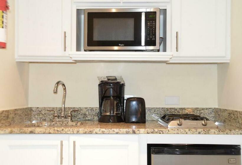 استودیوی استاندارد, Sandyport Beach Resort