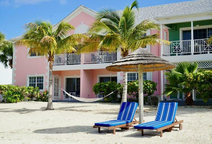 سوییت, Sandyport Beach Resort