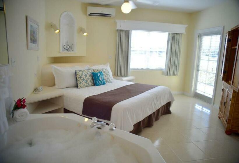 سوییت, Sandyport Beach Resort