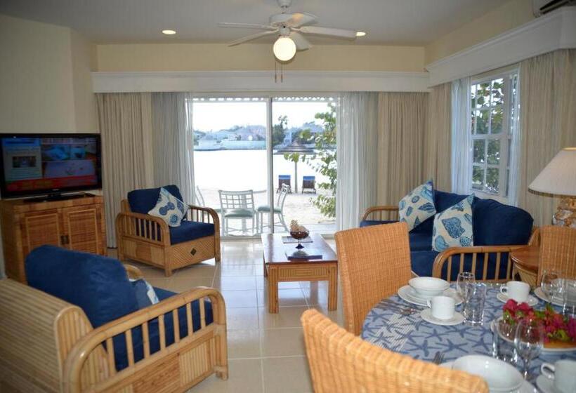 سوییت, Sandyport Beach Resort