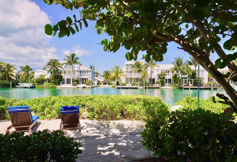 سوئیت دلوکس 3 خوابه, Sandyport Beach Resort