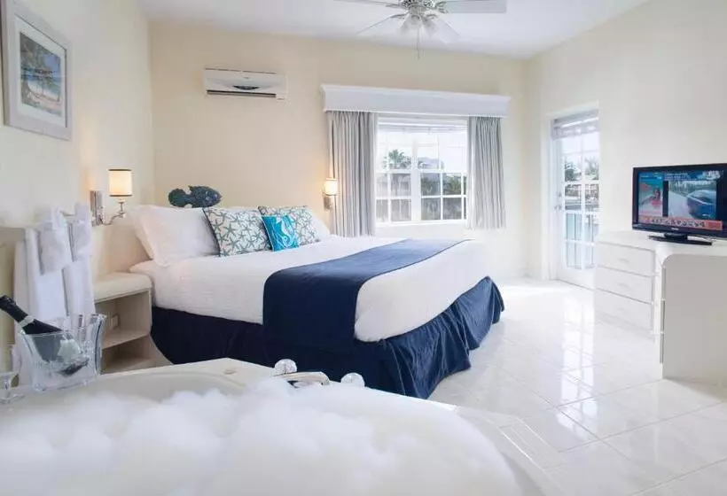 سوییت لوکس, Sandyport Beach Resort