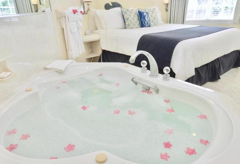 سوییت لوکس, Sandyport Beach Resort