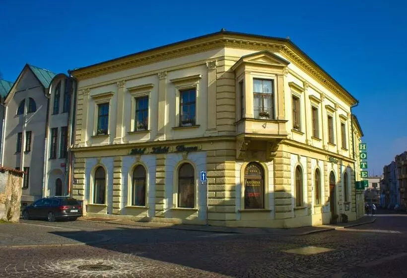 اتاق خانوادگی, Zlatá Stoupa