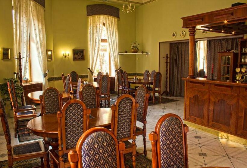 Családi Szoba, Zlatá Stoupa