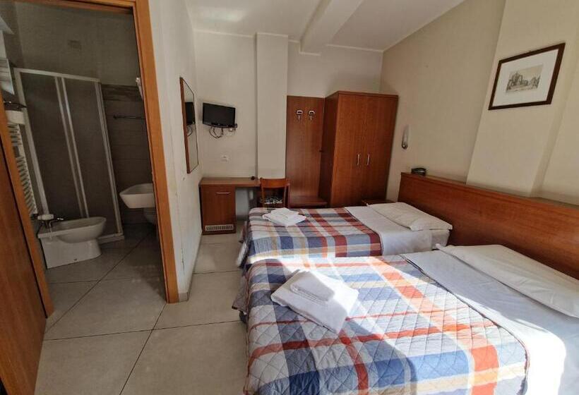 חדר סטנדרט לשלושה, Bonola