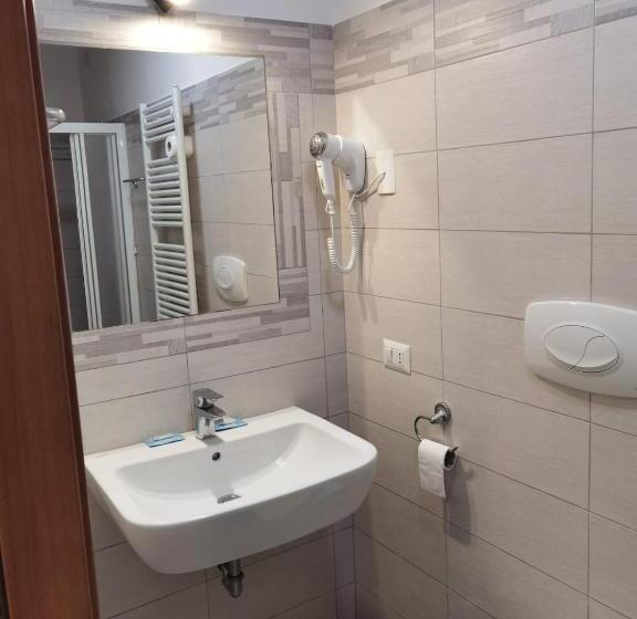 חדר סטנדרט לשלושה, Bonola