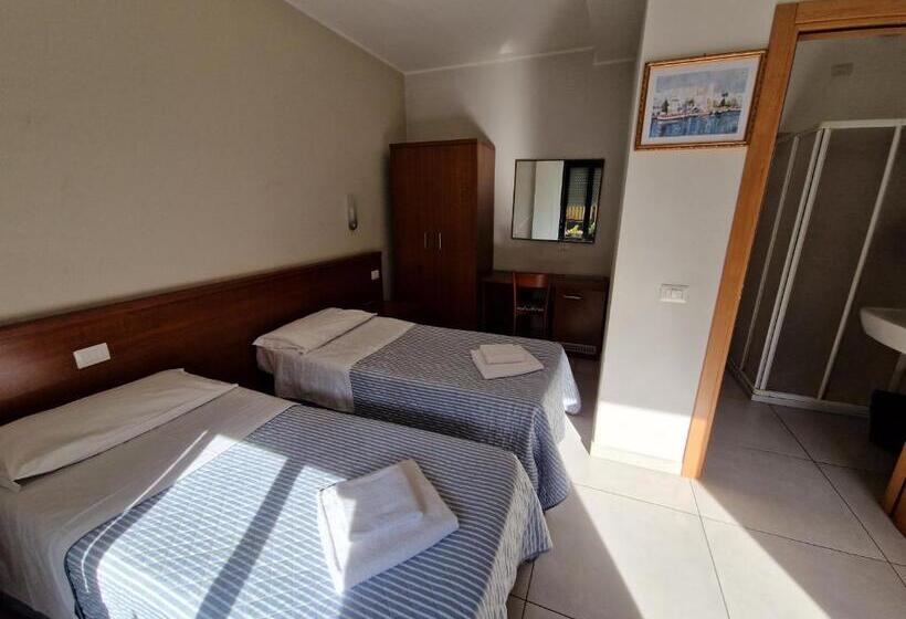 חדר סטנדרט לשלושה, Bonola