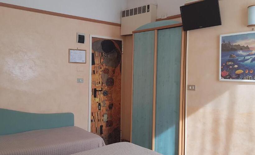 اتاق استاندارد سه نفره, Britannia Rimini Marina Centro
