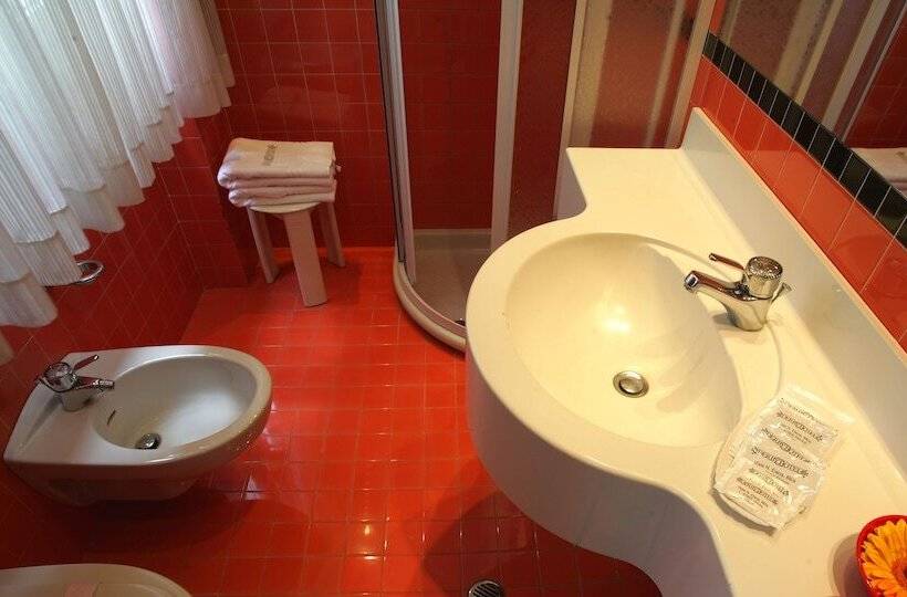 חדר לארבעה סטנדרטי עם מרפסת, Derby