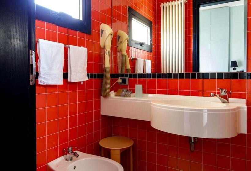 חדר לארבעה סטנדרטי עם מרפסת, Derby