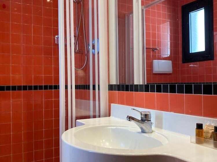 חדר לארבעה סטנדרטי עם מרפסת, Derby